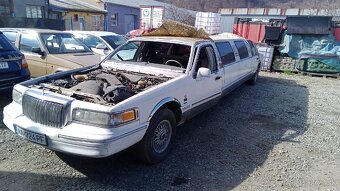 Lincoln town car limuzína 4.6 - 10