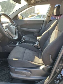 Hyundai i30 1.4i 80kW benzín - 10