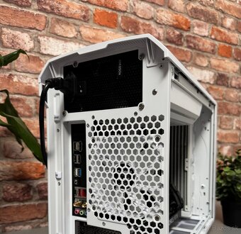 Ryzen 7 7700X\32GB\RTX 3080Ti\SSD\850W Zdroj - 10