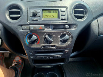 Toyota Yaris 1.0 VVT-i Terra - 10