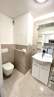 MODERNE ZARIADENÝ KOMPLET ZREKONŠTRUOVANÝ 1-IZB. BYT PRIAMO - 10