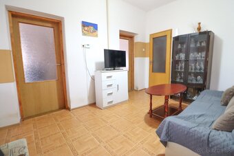 Príjemný rodinný dom v dobrej lokalite s veľkým dvorom - 10