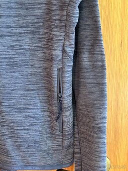 KVALITNÁ MIKINA s kapucňou zn.KARI TRAA č.L - 10