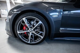 Porsche Taycan 4S - 10