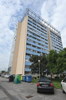 VEĽKÁ REKONŠTRUOVANÁ GARSÓNKA, SUPER DOSTUPNOSŤ DO CENTRA BA - 10