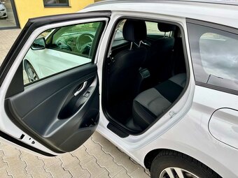 Hyundai i30 CW 1.6 CRDi, 85 kW, r.v. 2019, SK, vyservisované - 10