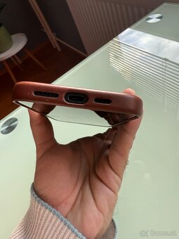 iPhone 15 Pro Max 256GB black titanium + 3x kožené kryty - 10