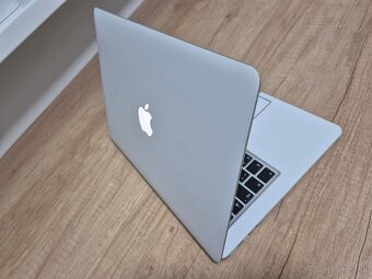 MacBook Air (13-inch, 2015) /Intel Core i5/4GB RAM/128GB SSD - 10