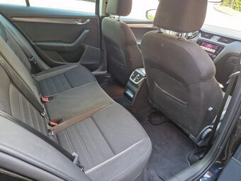Octavia Combi 2,0 TDI Scout 135kW 4x4 Full LED Top stav - 10