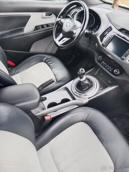 KIA -- SPORTAGE -- DIESEL - 10