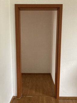 Predám 7ks dverí a 7ks obložkových zárubní, dekor čerešňa - 10