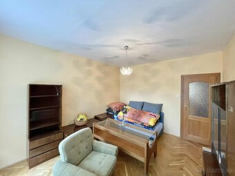 Na predaj veľký byt 4+1 s dvomi balkónmi, komorou a garážou - 10