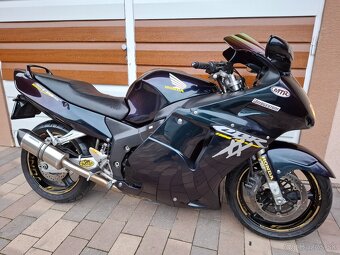 Honda cbr 1100 xx - 10