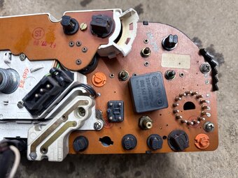 Budíky tachometra mercedes w201 190d - 10