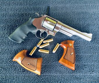 Revolver Smith&Wesson .44 Magnum - 10