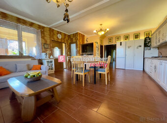 Na predaj elegantný 5-izbový rodinný dom v lone prírody - 10