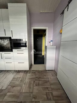 REZERVOVANÉ: 1i byt rekonštr. + zariadenie 38,92 m2; Záhonok - 10