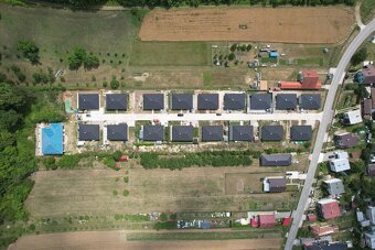 Na predaj exkluzívna, rozmerná vila v obci Mikušovce pri Ila - 10