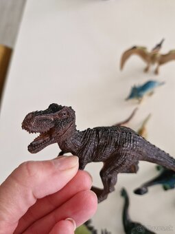 Dinosaury - 10