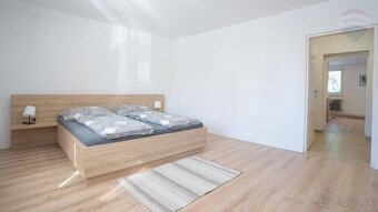 Rodinný dom v meste Gbely s 2 bytovými jednotkami a veľkou z - 10