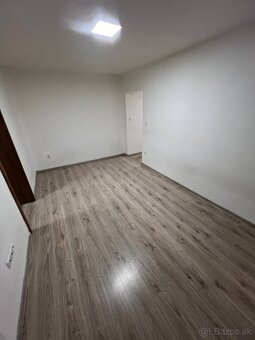 Na predaj 2 izbový byt kompletná rekonštrukcia Handlová - 10