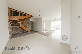 MODERNÉ 4-IZBOVÉ BYTY S VLASTNOU ZÁHRADOU A PARKOVANÍM - 10