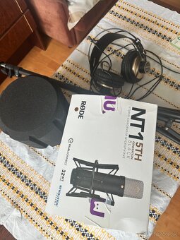 RODE NT1 5th Generation + stojan + štúdiove sluchadla - 10