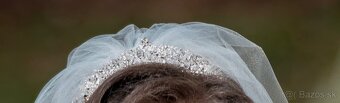 Princeznovské svadobné šaty so závojom a korunkou - 10