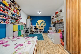 Na Predaj - priestranný 3-izbový byt (84 m²) s balkónom - Če - 10