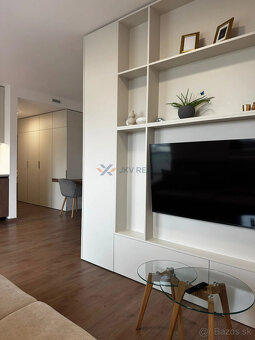 Moderný, kompletne zariadený byt v centre - 10