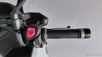 Yamaha XMAX 300 - Tech MAX - 10