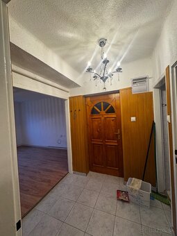 prenájom bytu so záhradou a garážou - 10