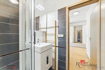 Veľkorysý 5-izbový rodinný dom s garážou len 15 minút od Bra - 10