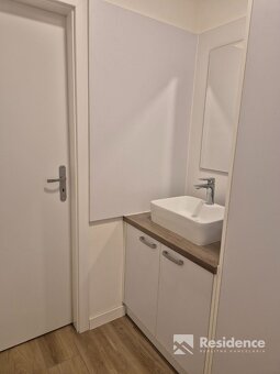 Rezervované Atraktívny obchodný priestor v centre L. Mikulá - 10