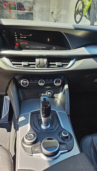 Stelvio Q4 280HP - 10