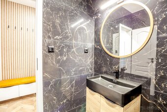 Ponúkame na predaj moderný a priestranný 3-izbový apartmán - 10