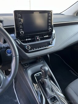 Toyota Corolla sedan 1.8 Hybrid e-CVT Comfort Tech Style - 10