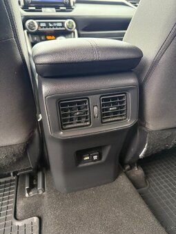 Predám Toyotu Rav4 2,5 Hybrid AWD - 10