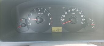 Hyundai Elantra - 10