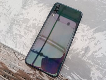 Mobilní telefon Samsung Galaxy A70 / 6GB RAM / 128GB - 10