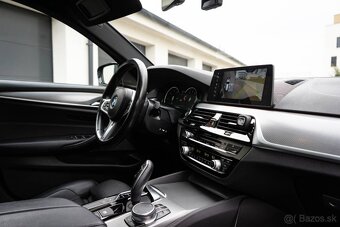 BMW 540i xDrive Touring - 10
