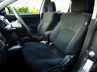 MITSUBISHI OUTLANDER 2.2DI-D 7miest 4x4 115kW STK - 10