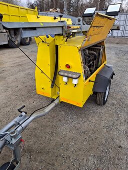 Elektrocentrála a osvětlovací stožár Kubota D905 - 10