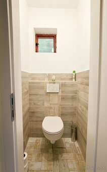 Na predaj priestranný 5-izbový rodinný dom - 10