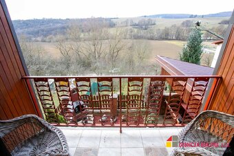 Na predaj záhradná chatka v retro štýle s upravenou záhradou - 10