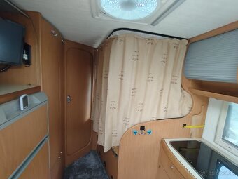 Predám autokaravan obytný polointegral Laika. Ecovip 6.1 - 10