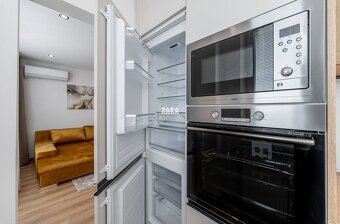 MIŠKOVECKÁ - JUH. Krásny 2 izbový byt, 51 m2 + loggia. ZARIA - 10