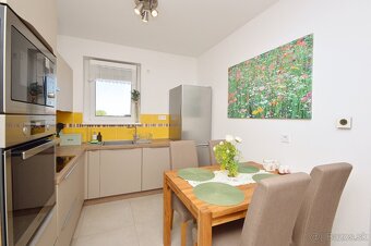 Predaj 2i byt s 7,15 m2 terasou, pivnicou, parkovaním, Rajka - 10