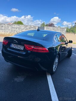Jaguar XE 2.0D Prestige - 10