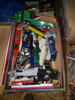 Kamióny kovové - 10